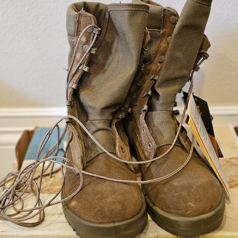 Belleville MICB 4611860K Infantry Combat Boots Size 8.5W Olive Gore-tex Vibram